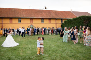 lancé de bouquet au domaine du parc de pontcarré