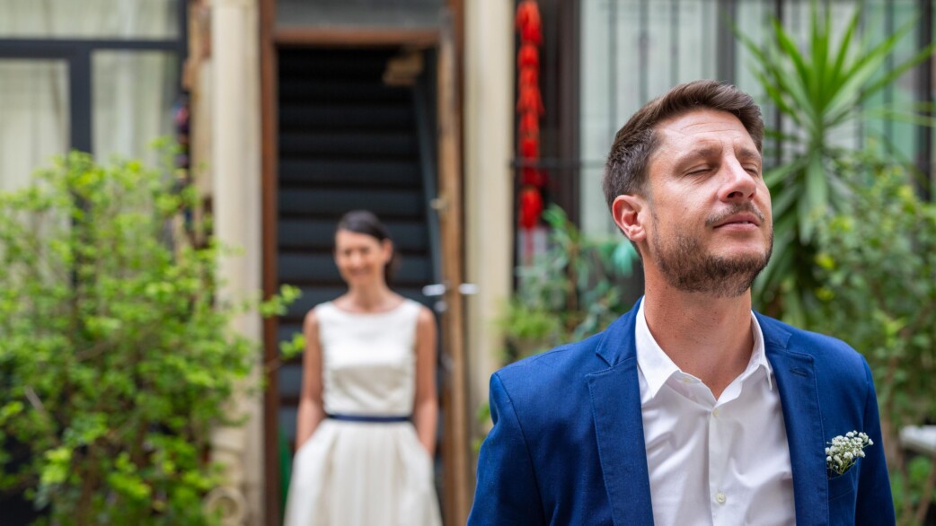 photographe mariage paris haut de gamme chic préparatifs marié préparatifs first look