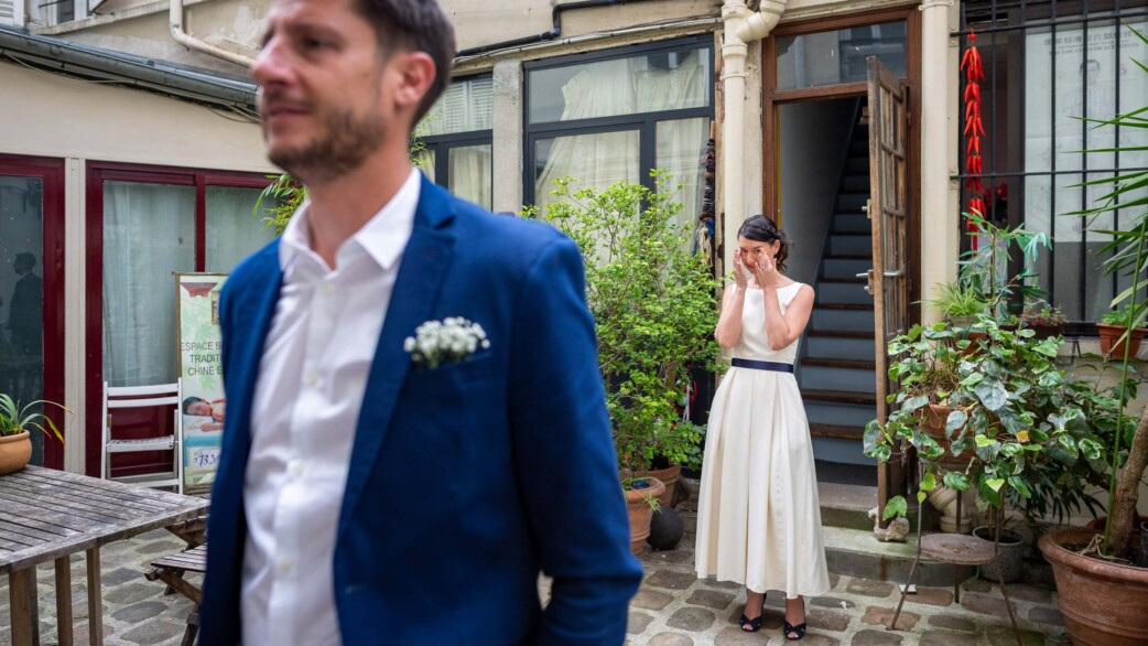 photographe mariage paris haut de gamme chic préparatifs marié préparatifs first look