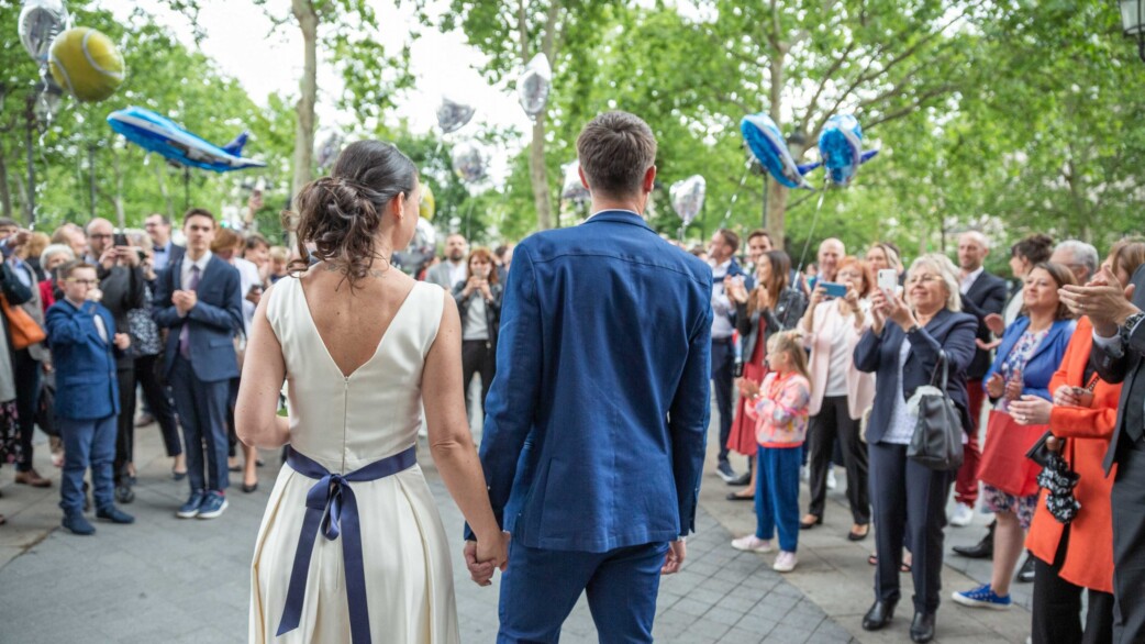 photographe mariage paris haut de gamme chic préparatifs mariés mairie parents